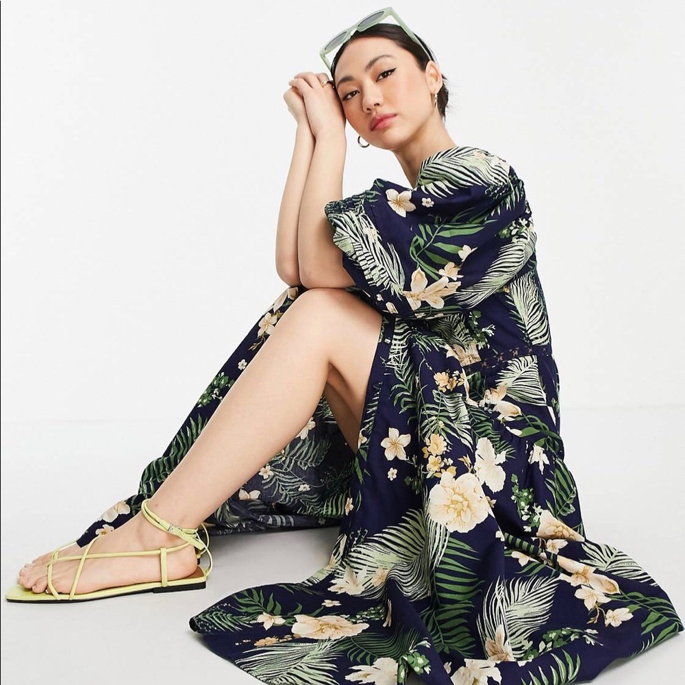 ASOS DESIGN pintuck maxi dress with lace insert in navy floral print. Size 6